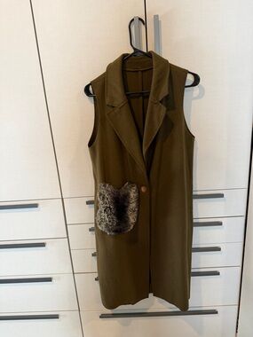 Sleeveless Trench Coat with Fur Pocket - Olive